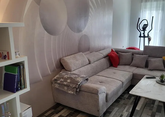 Moona Udaljen 10 Min Setnje Od Palace, Rive I Plaze