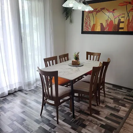 Moona Udaljen 10 Min Setnje Od Palace, Rive I Plaze Apartmán *