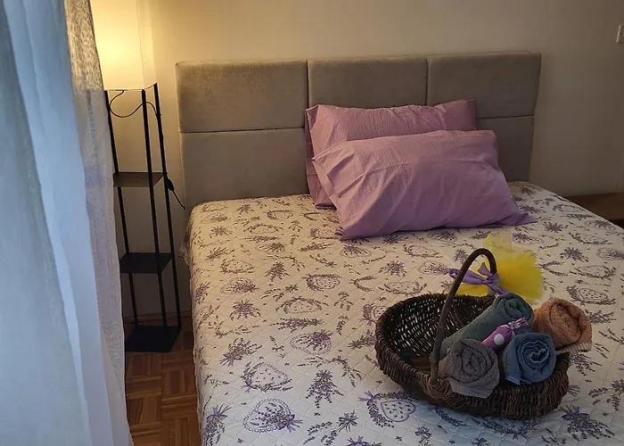 Moona Udaljen 10 Min Setnje Od Palace, Rive I Plaze *