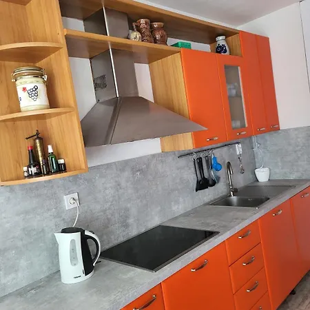 Apartment Moona Udaljen 10 Min Setnje Od Palace, Rive I Plaze Kovacic