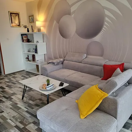 Apartment Moona Udaljen 10 Min Setnje Od Palace, Rive I Plaze * Kovacic