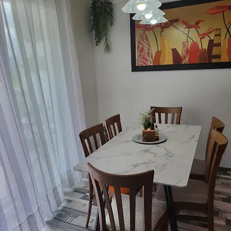Apartment Moona Udaljen 10 Min Setnje Od Palace, Rive I Plaze Apartment Kovacic