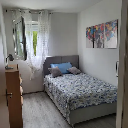 Apartment Moona Udaljen 10 Min Setnje Od Palace, Rive I Plaze * Kovacic