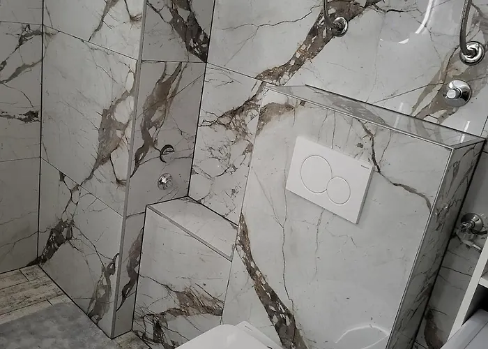 Moona Udaljen 10 Min Setnje Od Palace, Rive I Plaze 아파트 *